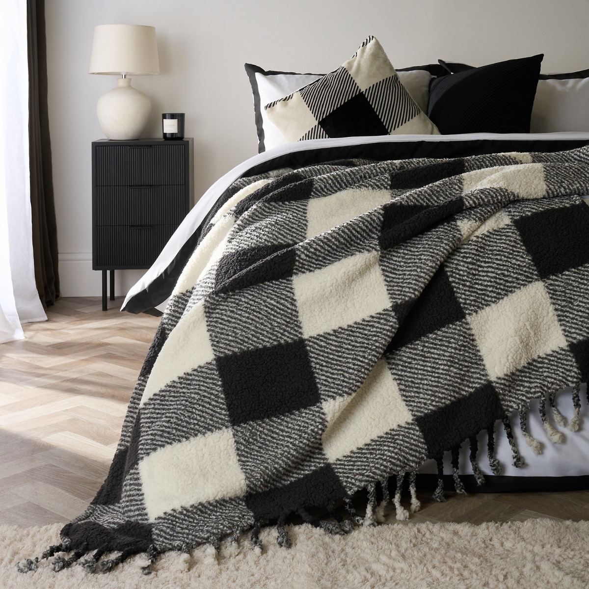 OHS Gingham Tassel Throw – Monochrome