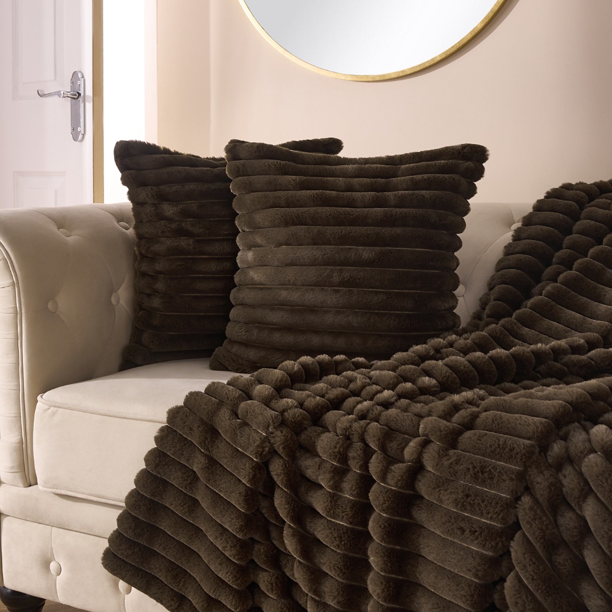 OHS 4 Pack Faux Fur Thick Ribbed Cushion Covers with Cushion – Chocolate