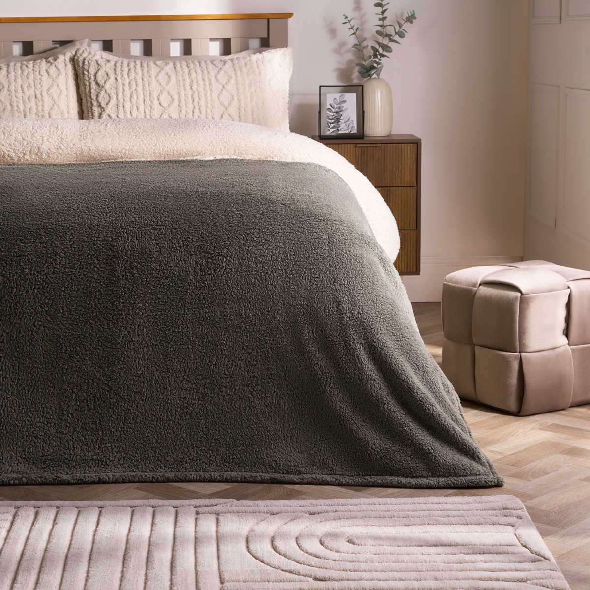 OHS Teddy Fleece Throw, Dark Grey – 150 x 200cm