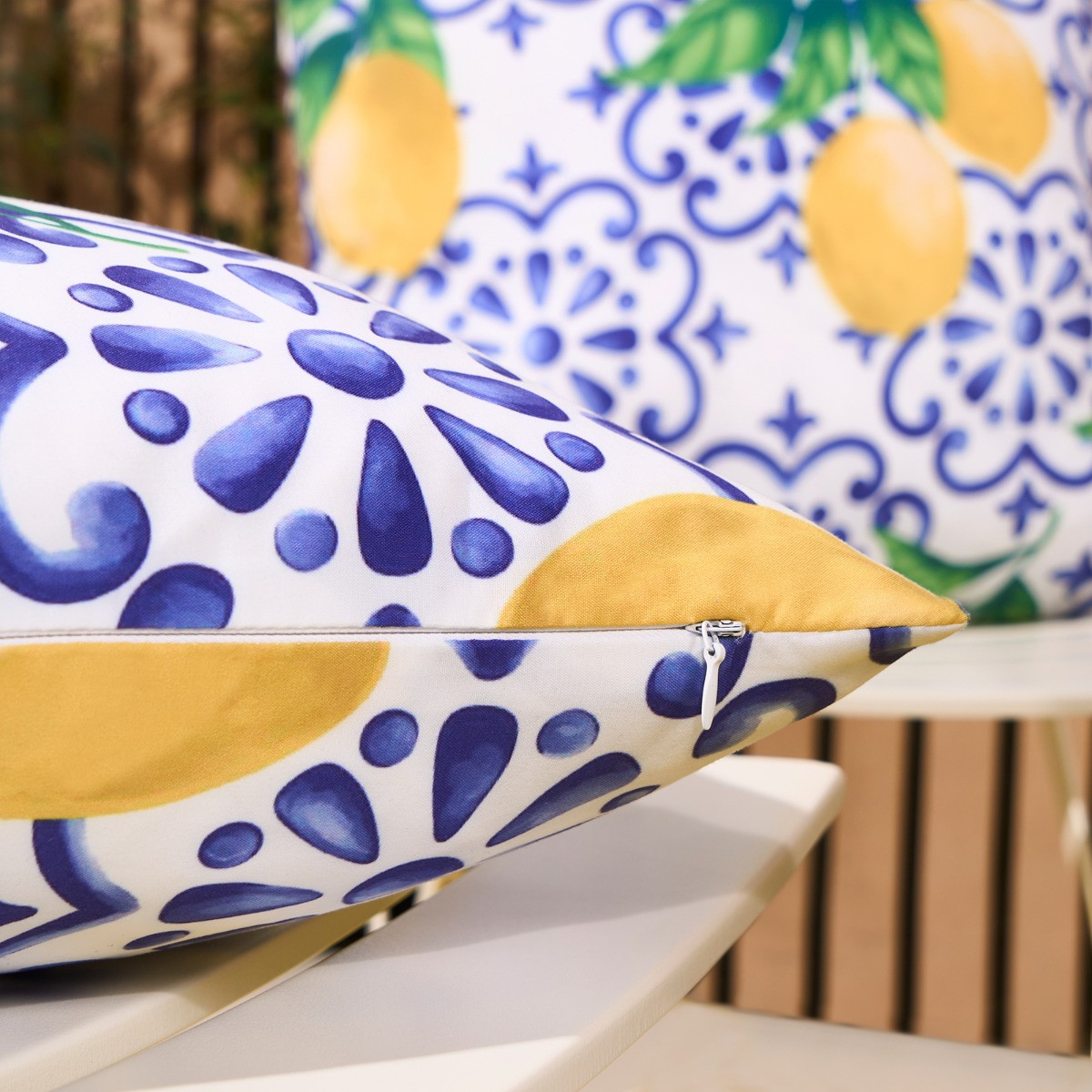 OHS Indoor/Outdoor Lemon Print Cushion Covers with Cushion - Blue/White>