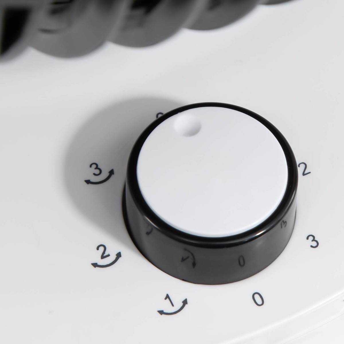 Homcom Oscillating Air Circulator Desk Fan - White>