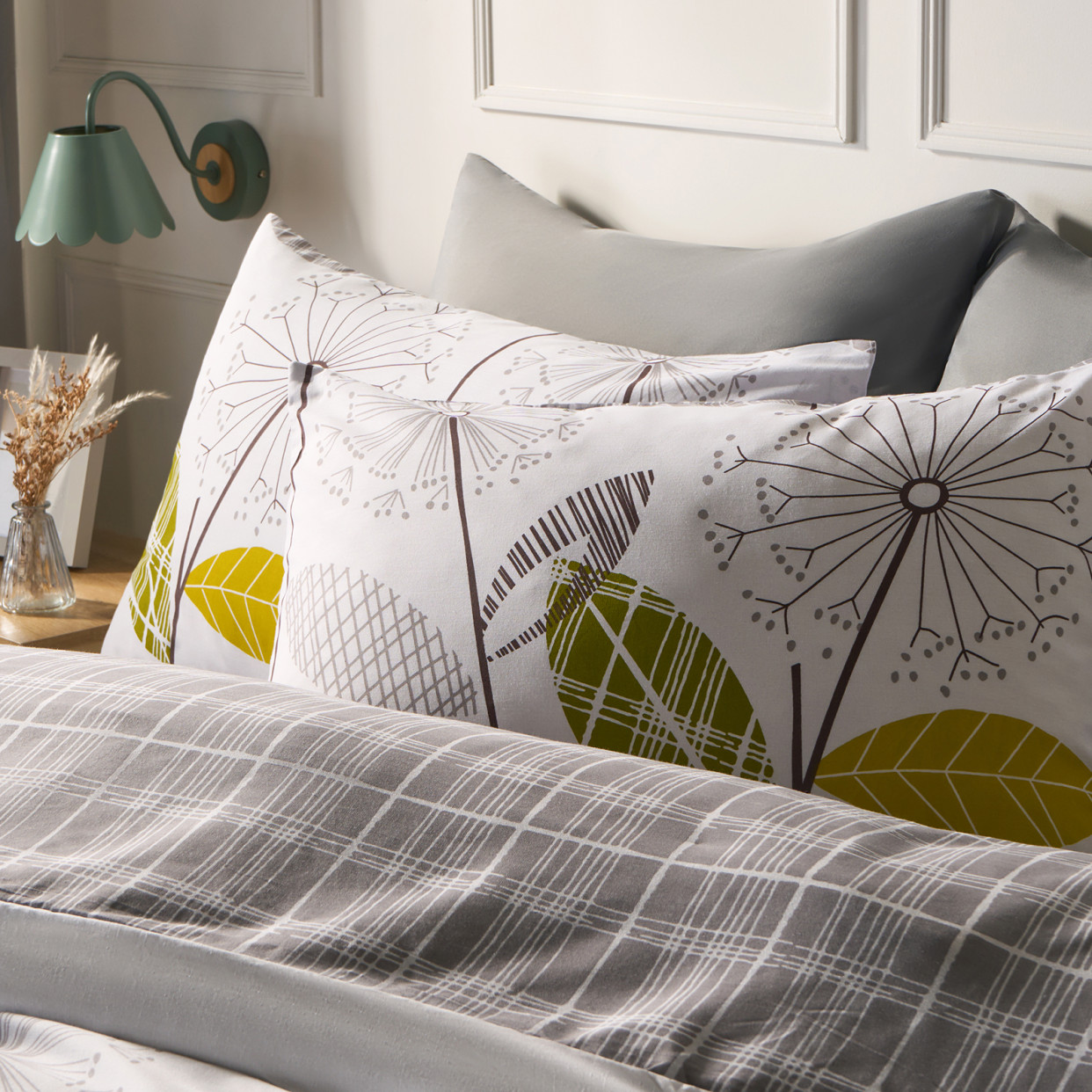 OHS Allium Floral Tartan Check Bedding Super King Duvet Cover Set - Grey/White>