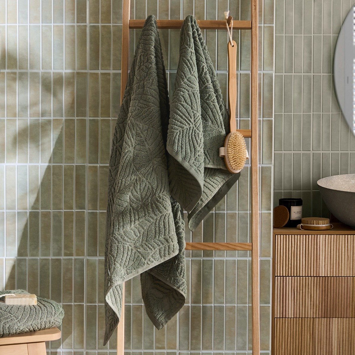 OHS Jacquard Texture Leaf Towel, Sage Green - Bath Towel>