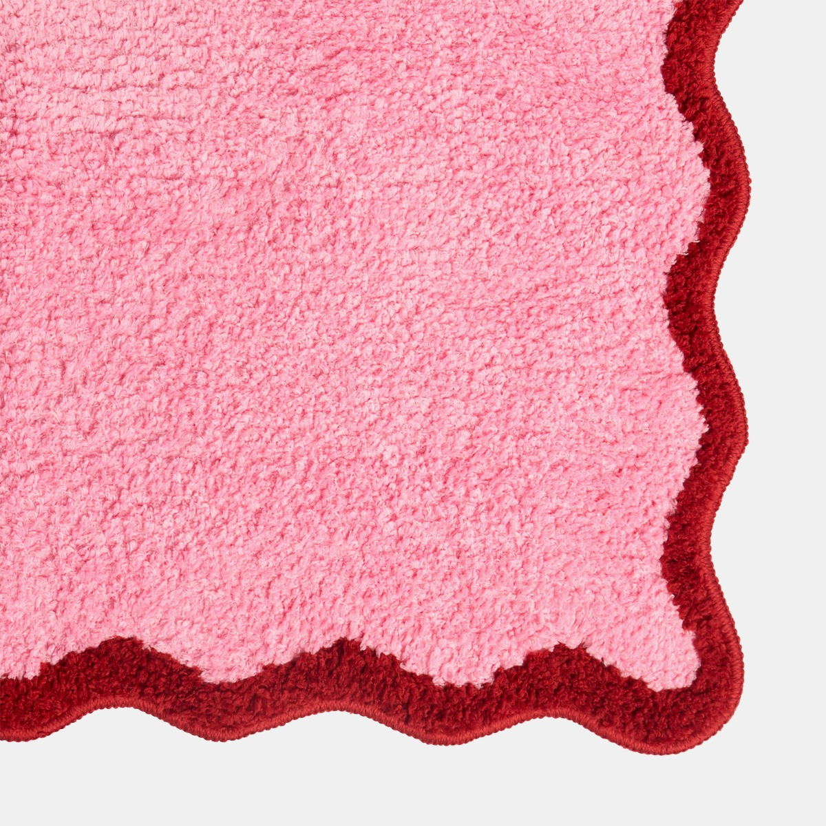 OHS Scallop Edge Tufted Bath Mat - Pink/Red>