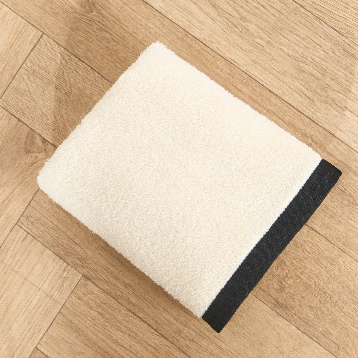OHS 100% Cotton Border Trim Bath Towel - Cream/Black>