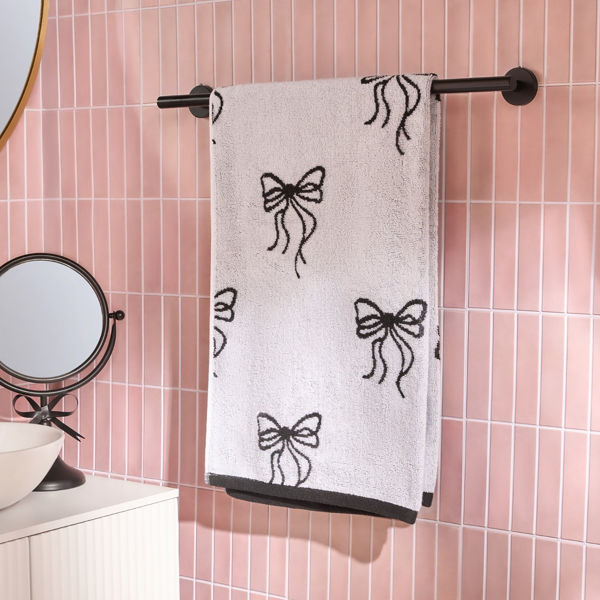 OHS 100% Cotton Bow Print Bath Towel - Monochrome>