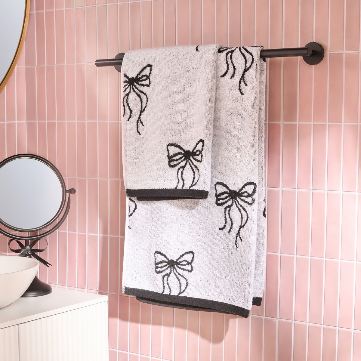 OHS 100% Cotton Bow Print Bath Towel - Monochrome>