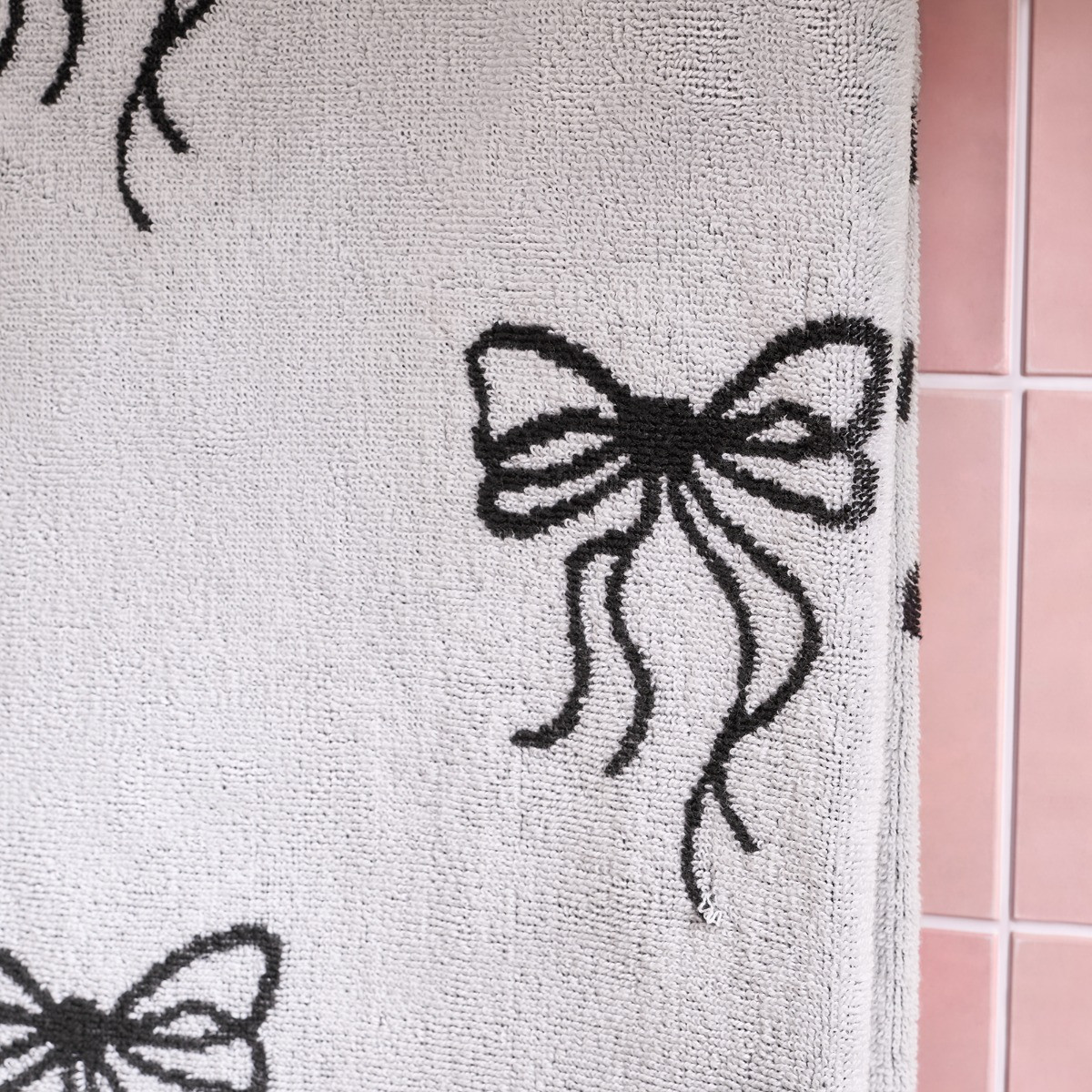OHS 100% Cotton Bow Print Bath Towel - Monochrome>