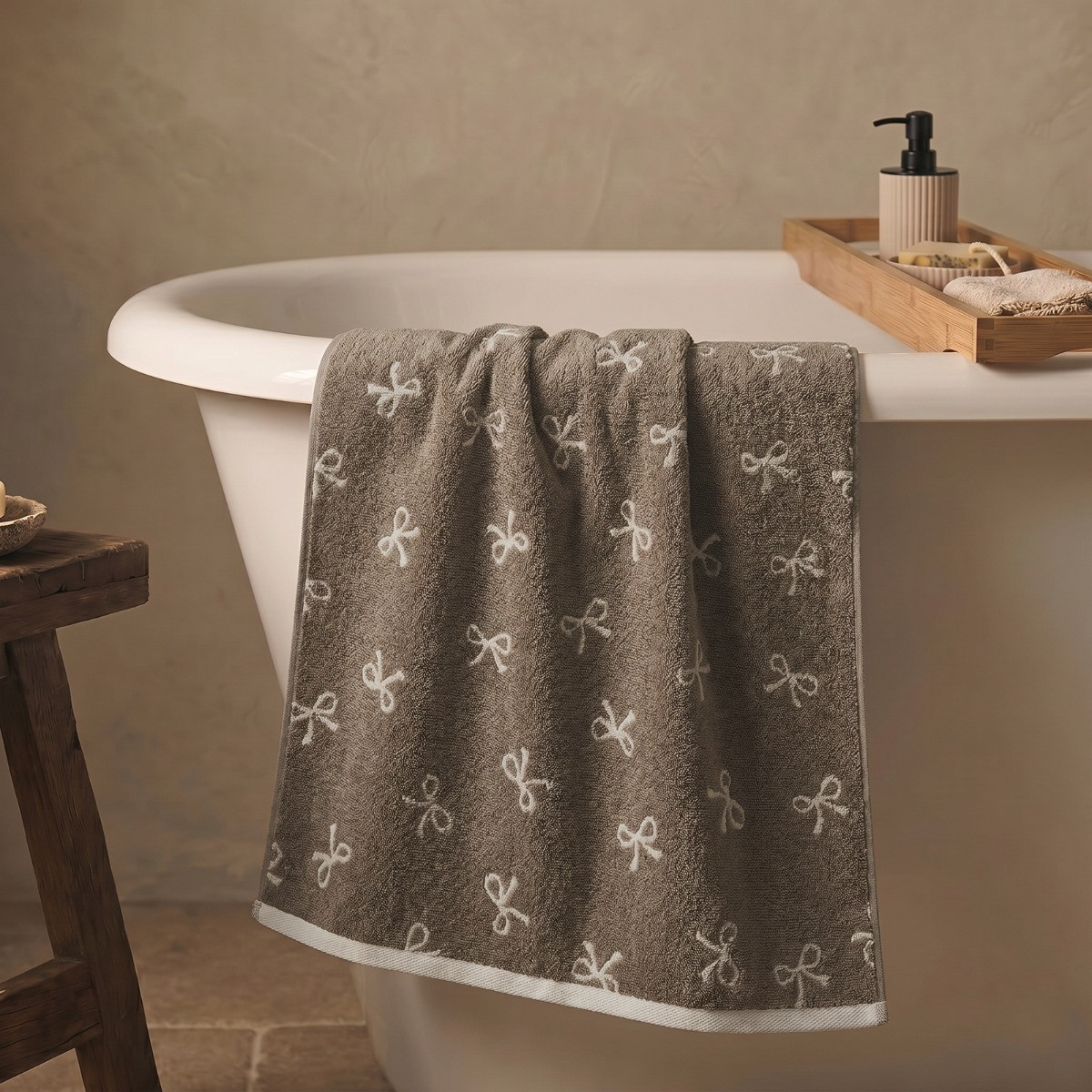 OHS 100% Cotton Bow Print Towel - Natural>