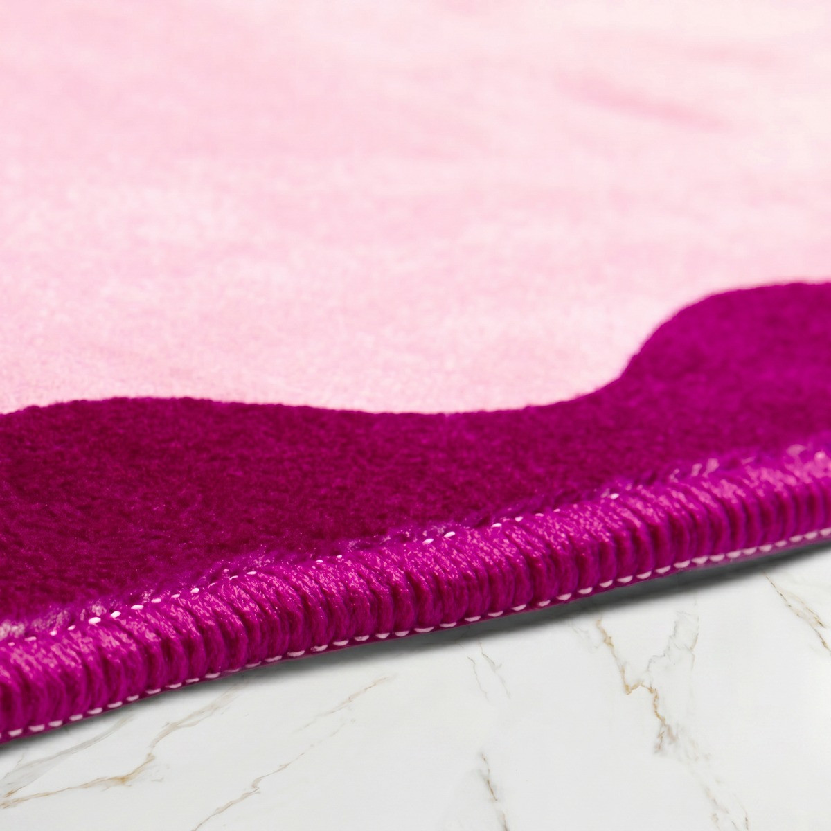 OHS Bow Print Velvet Bath Mat - Burgundy/Pink>