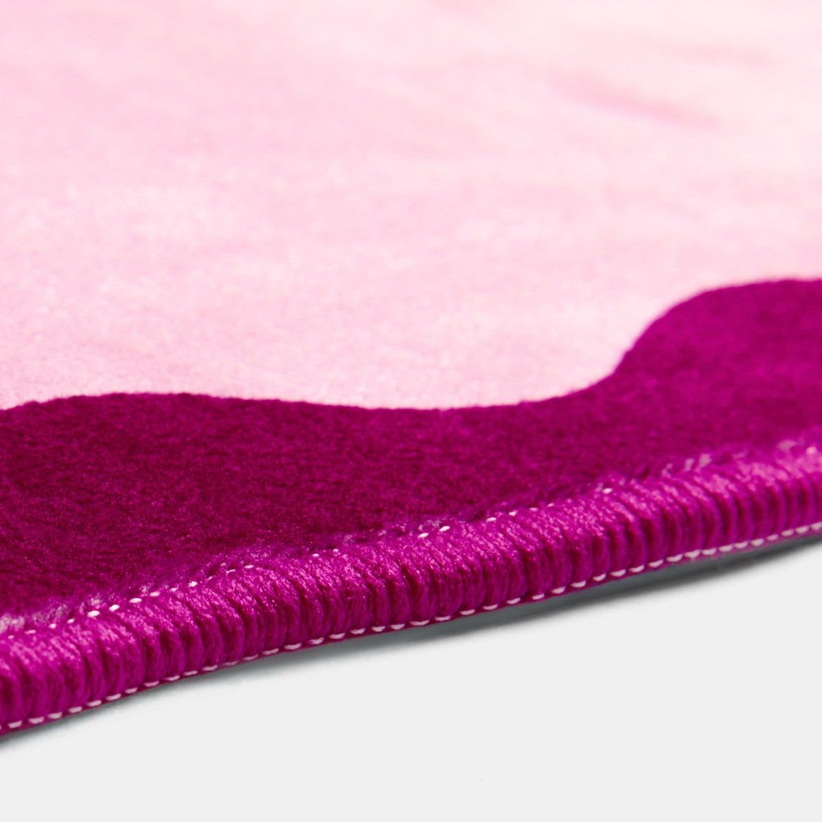 OHS Bow Print Velvet Bath Mat - Burgundy/Pink>