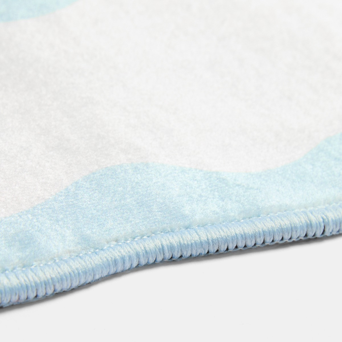 OHS Bow Print Velvet Bath Mat - Blue/White>