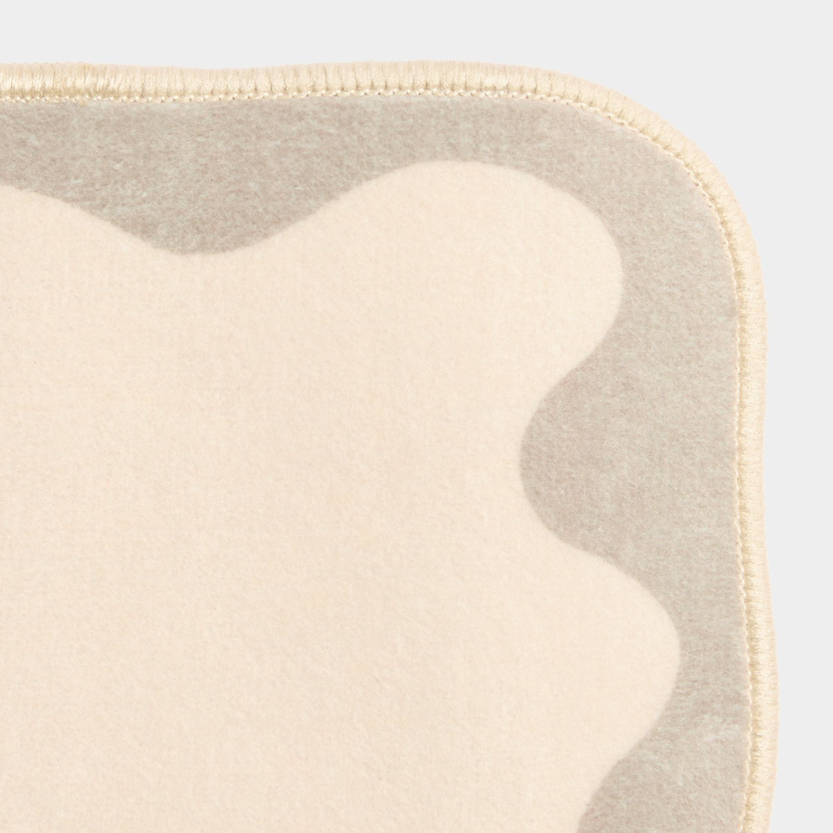 OHS Bow Print Velvet Bath Mat - Natural>