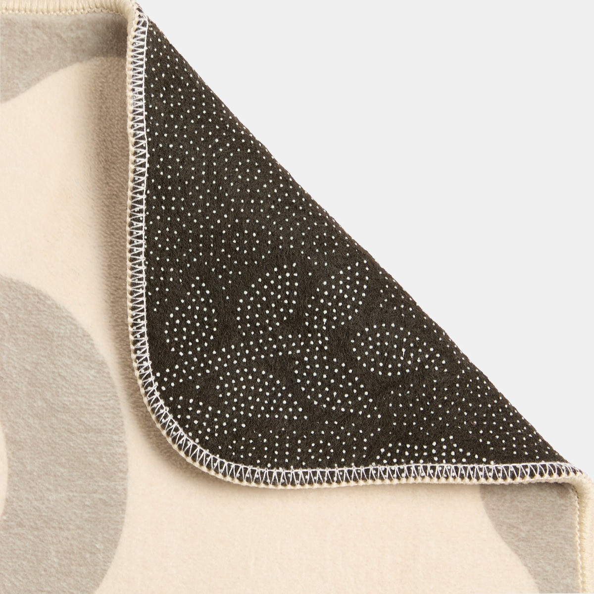OHS Bow Print Velvet Bath Mat - Natural>