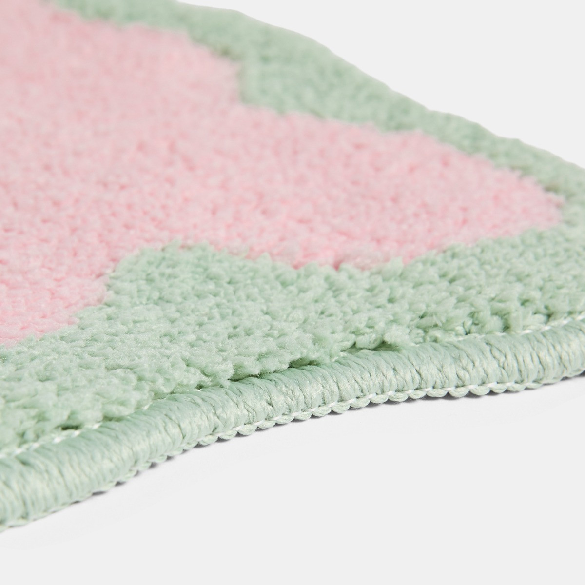 OHS Scallop Edge Tufted Bath Mat - Pink/Green>