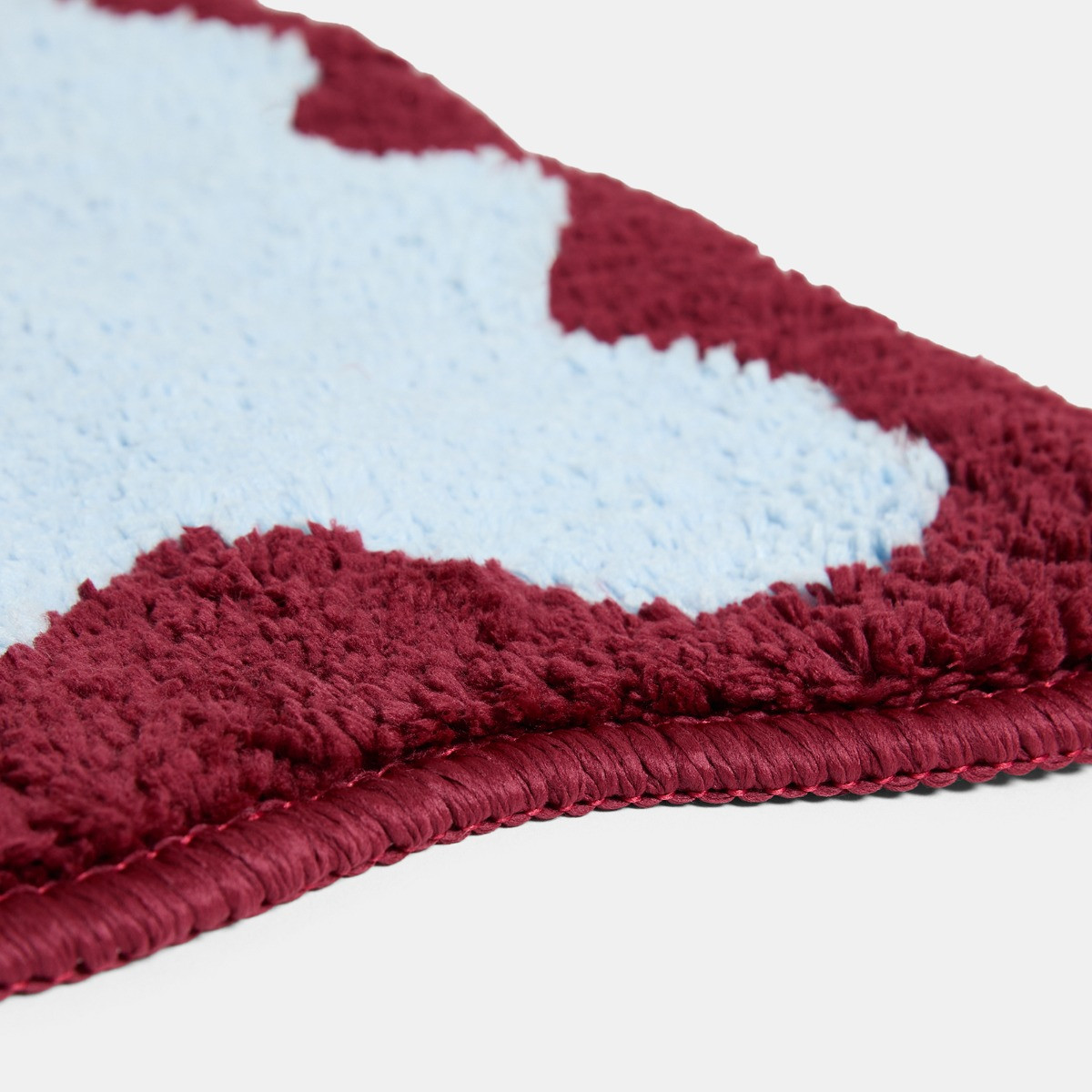 OHS Scallop Edge Tufted Bath Mat - Blue/Burgundy>