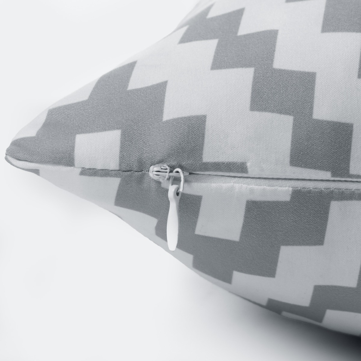 OHS Indoor/Outdoor Geo Print Cushion Covers with Cushion Pads, 4 Pack - Grey/White>