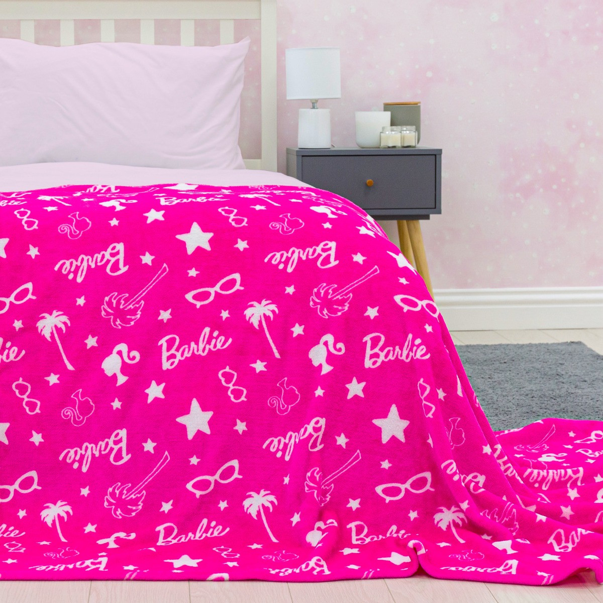 Barbie Figures Fleece Throw, Pink 100 x 150cm