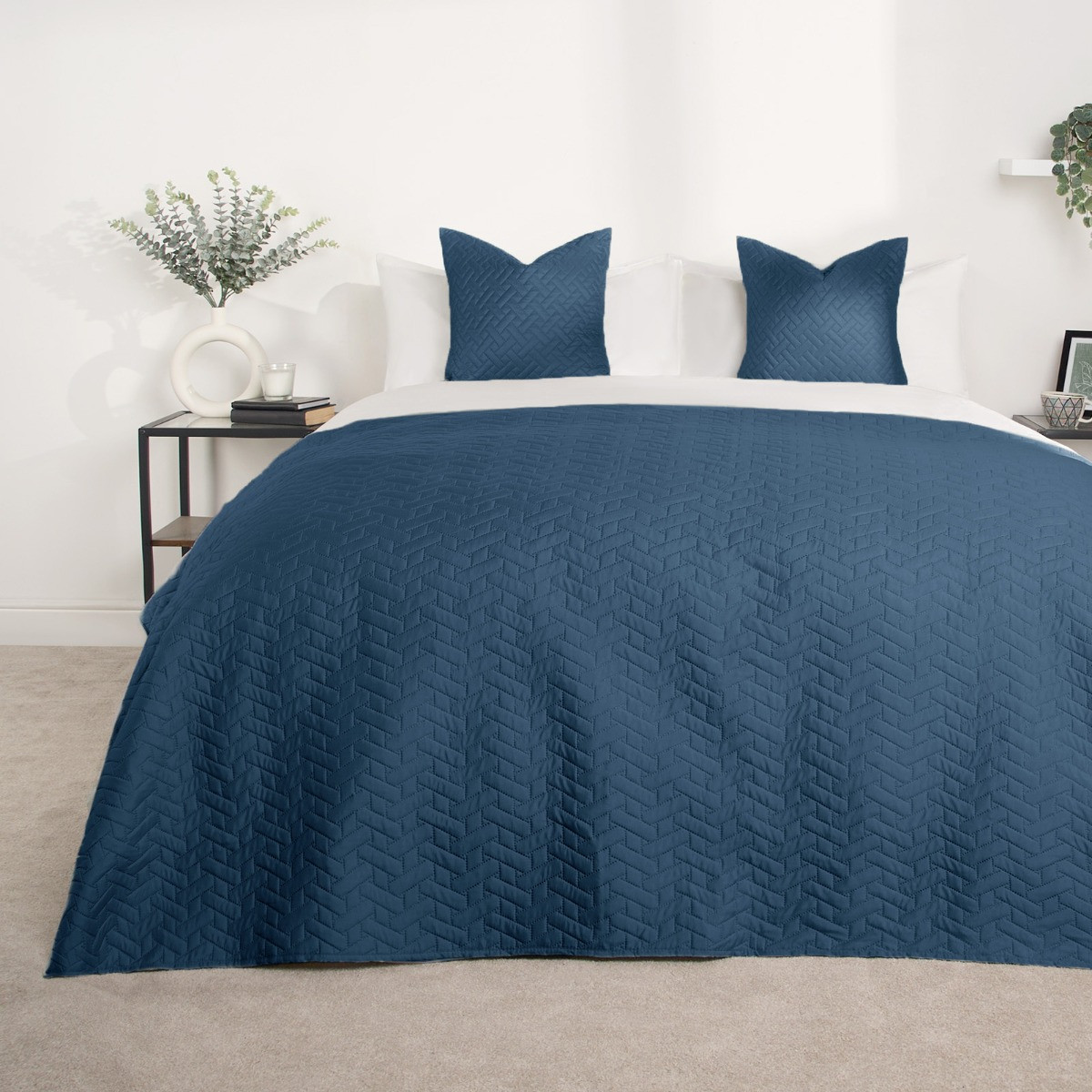 OHS Quilted Throw, Navy - 150 x 200cm>
