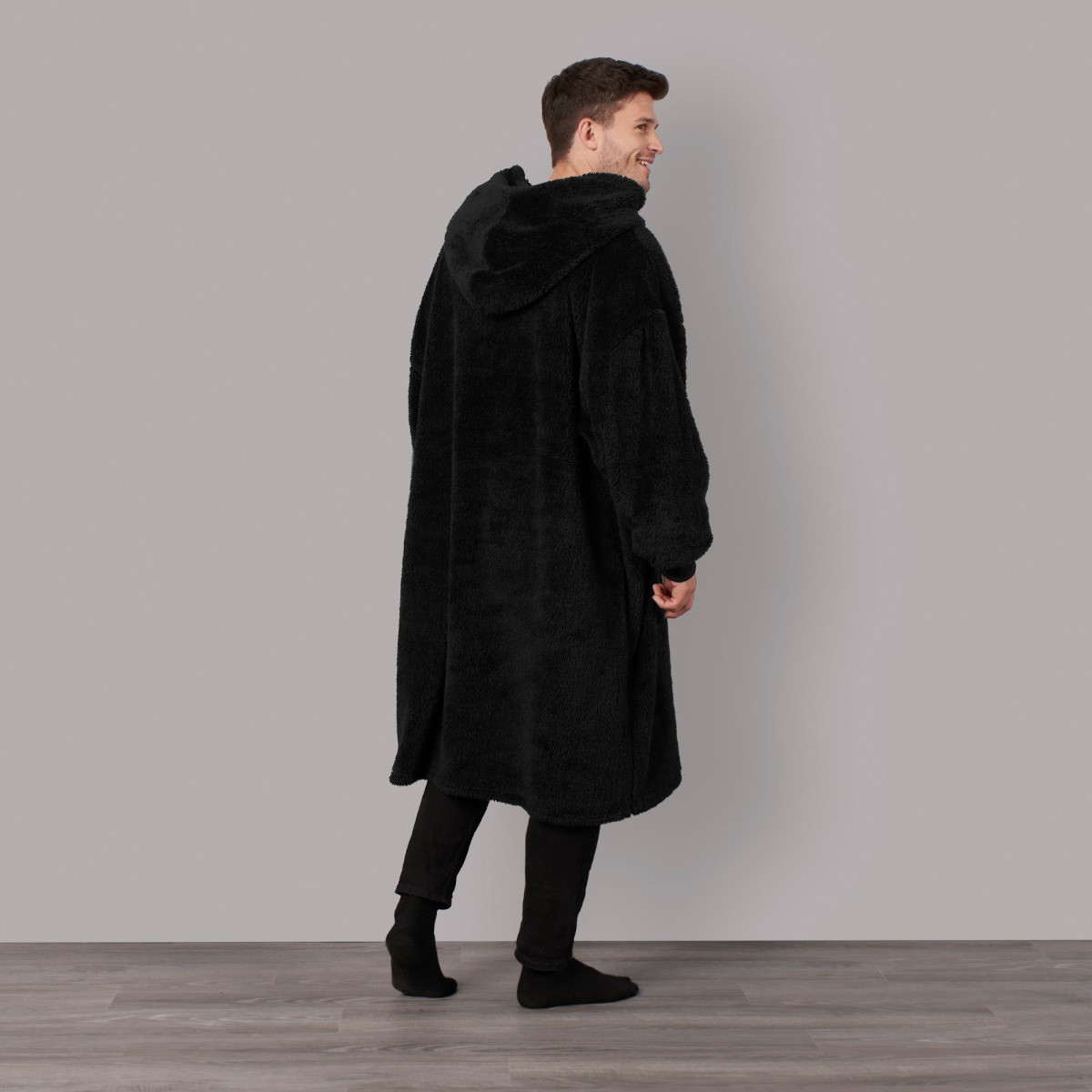 OHS Extra-Long Teddy Hoodie Blanket - Black>