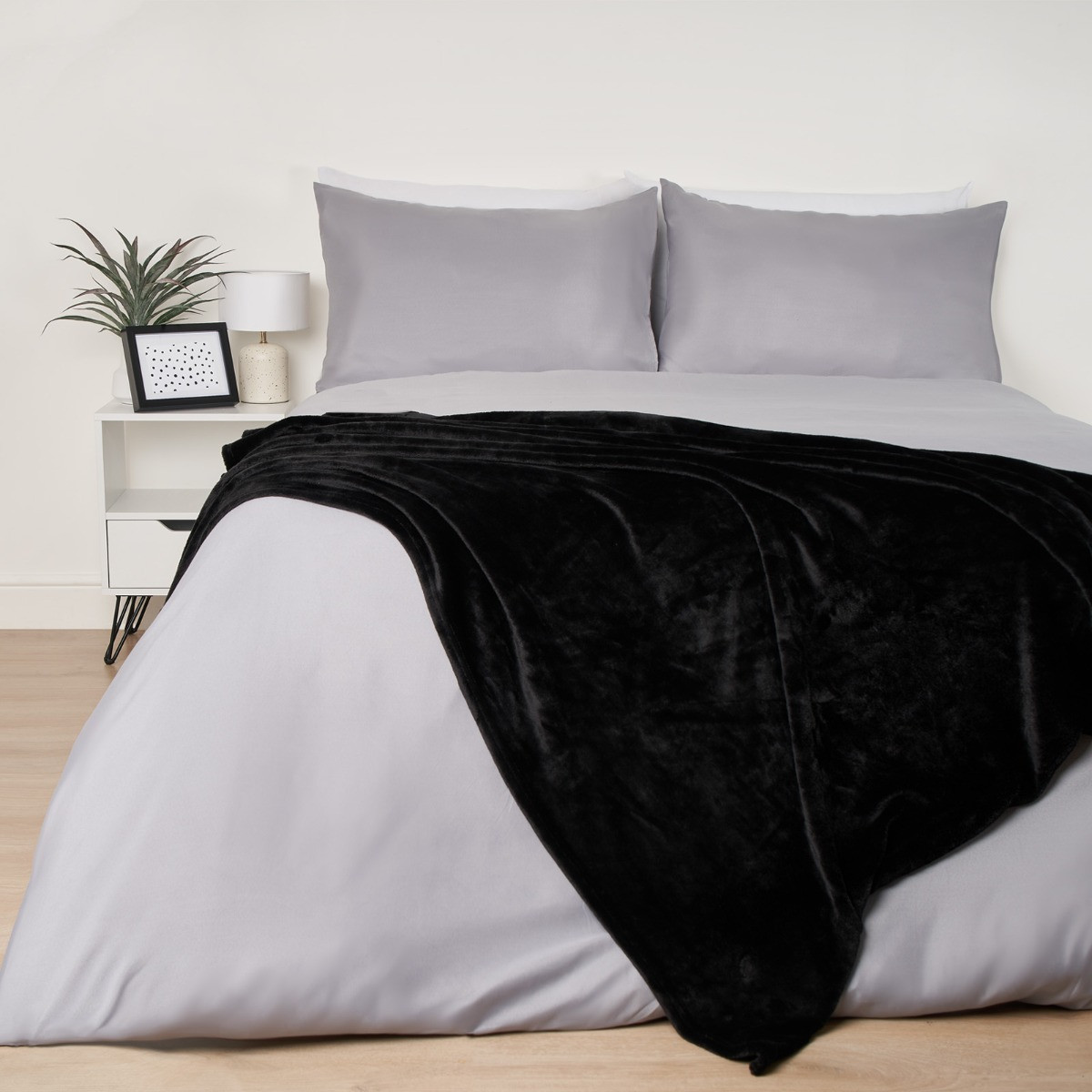 OHS Supersoft Throw, 120 X 150cm - Black>