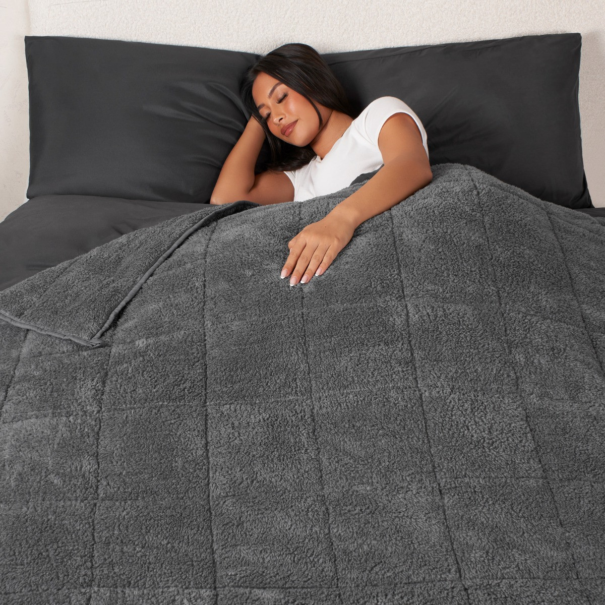 Brentfords Teddy Weighted Blanket Quilted - Charcoal>
