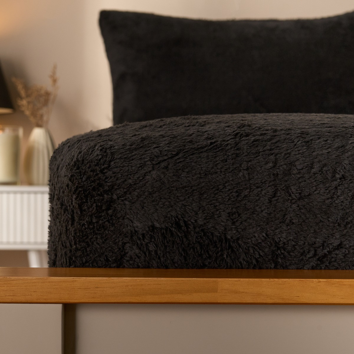 OHS Teddy Fleece Fitted Sheet, Black - Double>