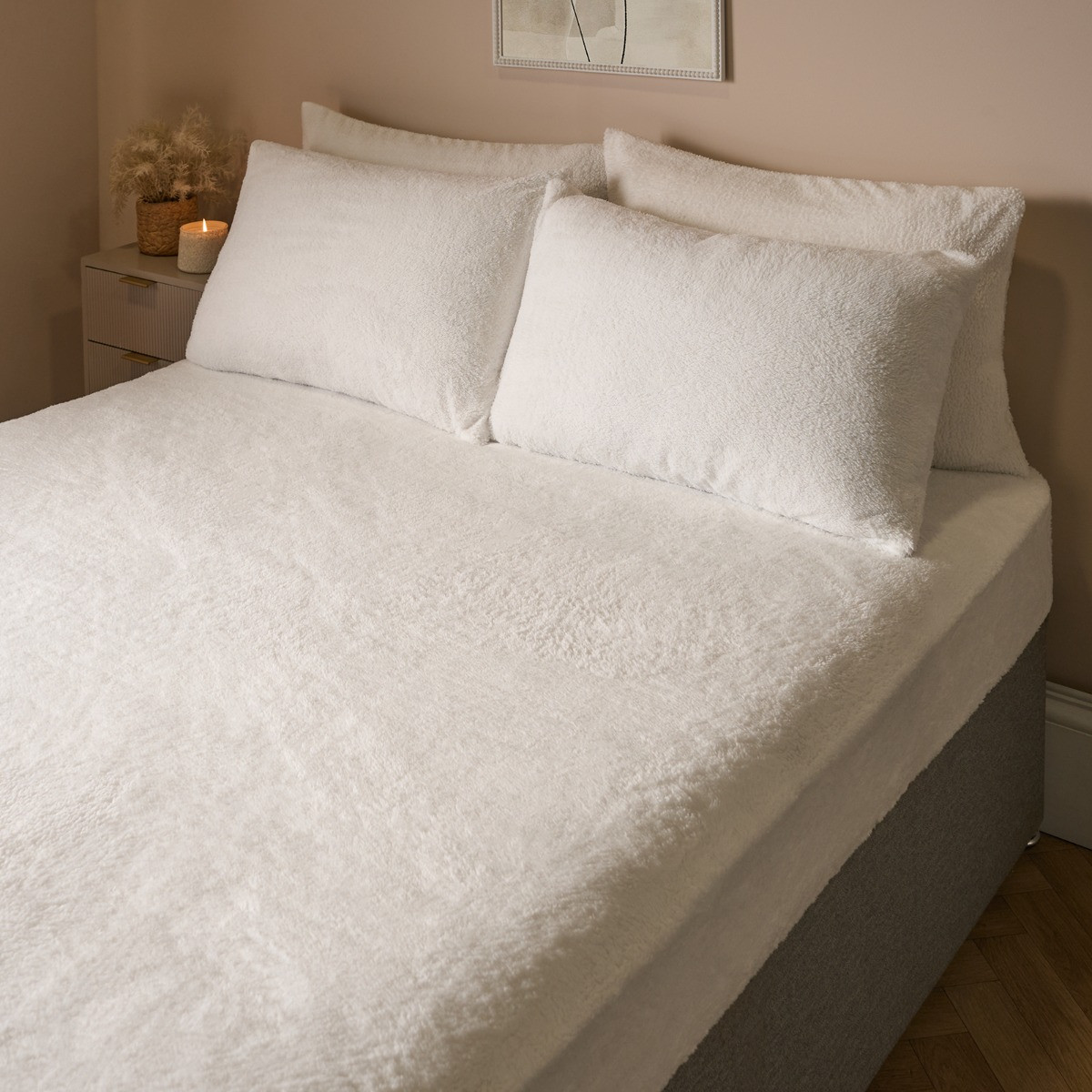 OHS Teddy Fleece Fitted Sheet, White - King>