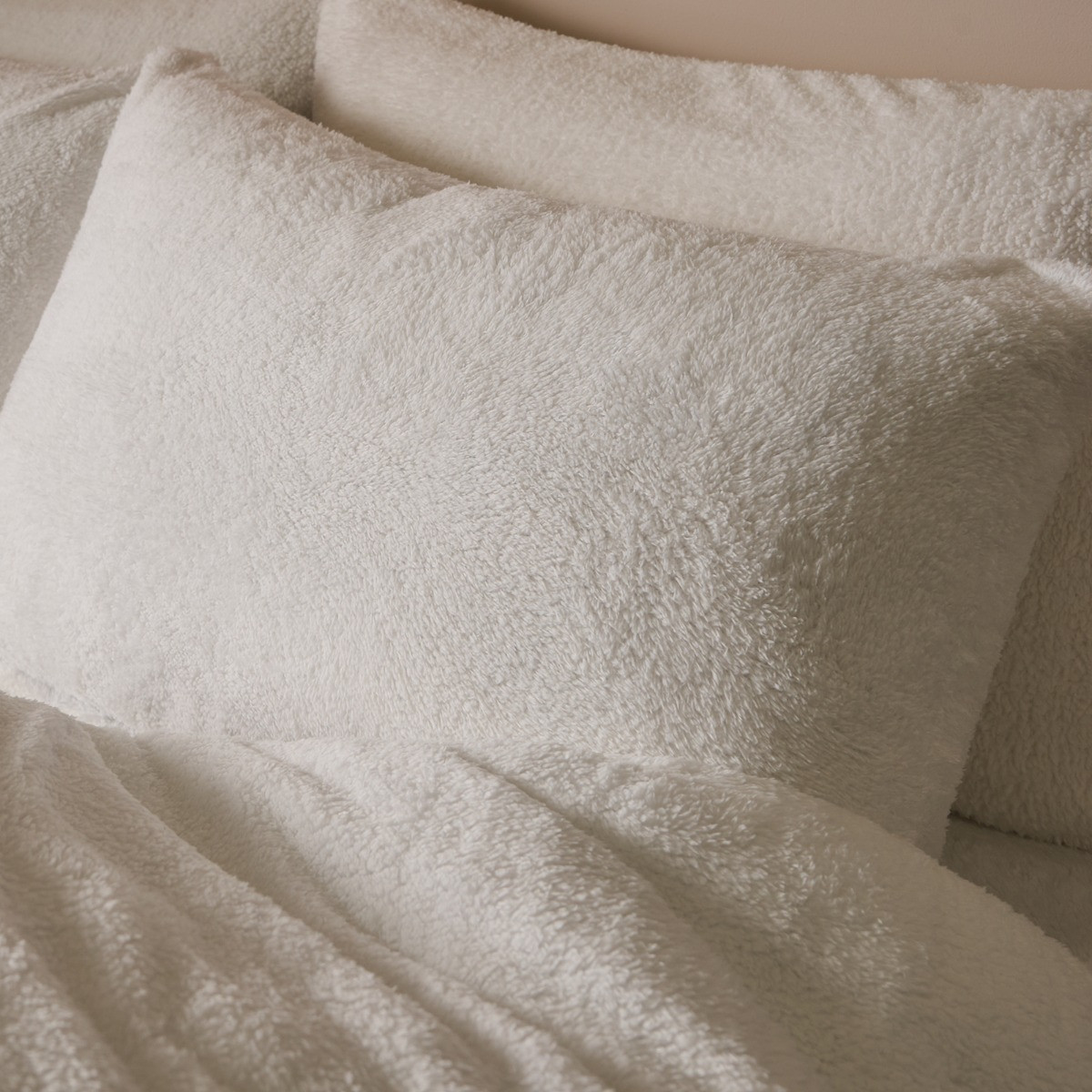OHS Teddy Fleece Duvet Cover Set, White - Double>