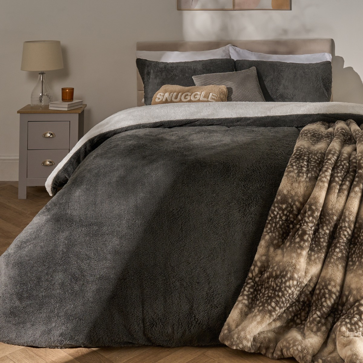 OHS Teddy Fleece Reversible Duvet Cover Set, Charcoal/White - Single>
