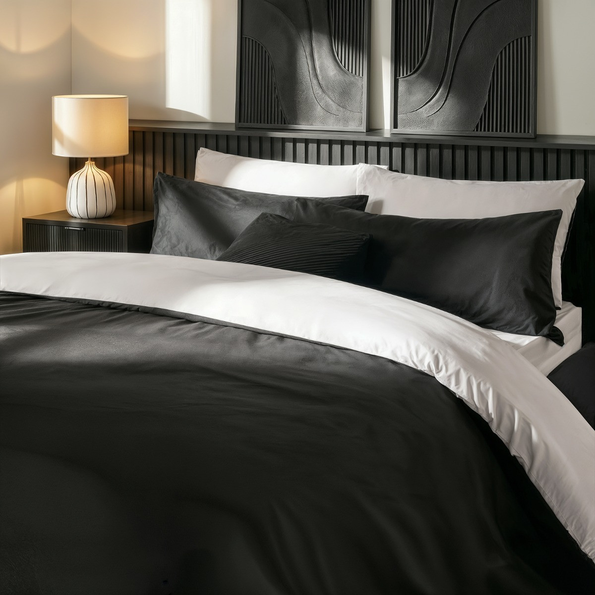 OHS Reversible Duvet Cover Set, White Black - Double>