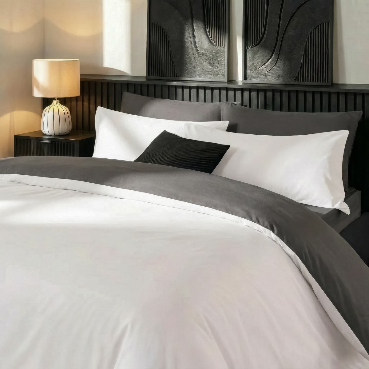 OHS Reversible Duvet Cover Set, White Black - Double>