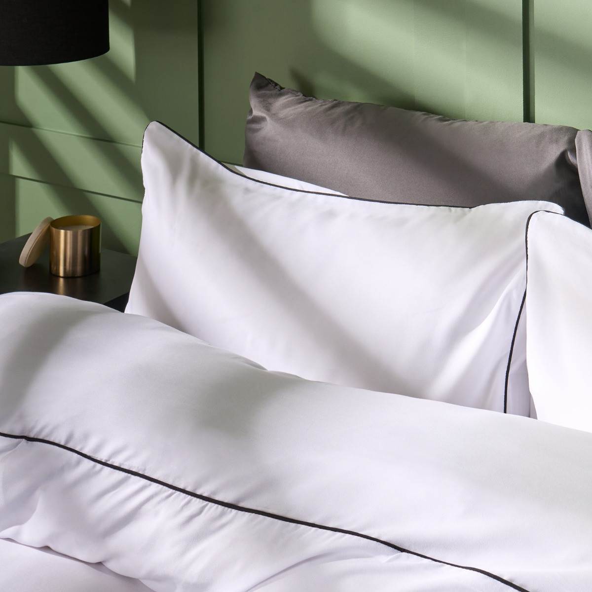 OHS Piped Edge Duvet Set, Black/White - Double>