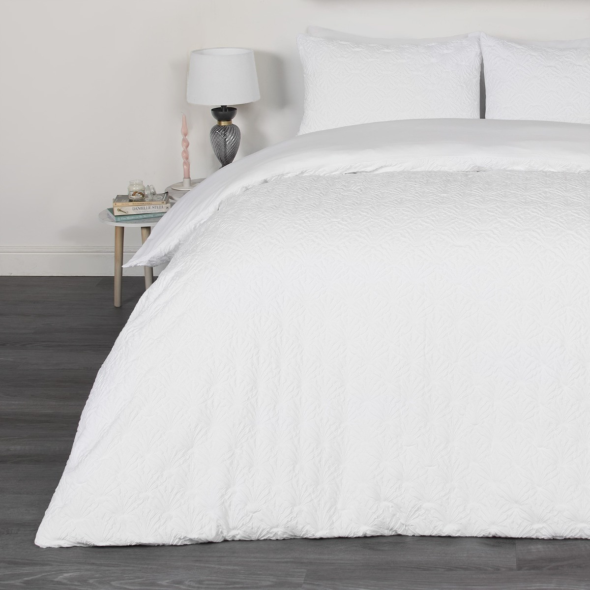 OHS Maya Geometric Embossed Duvet Set, White - Double>