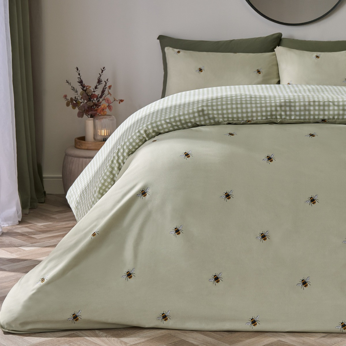 OHS Bee Print Reversible Gingham Duvet Set, Sage - King>