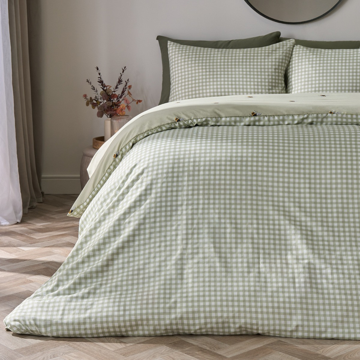 OHS Bee Print Reversible Gingham Duvet Set, Sage - King>