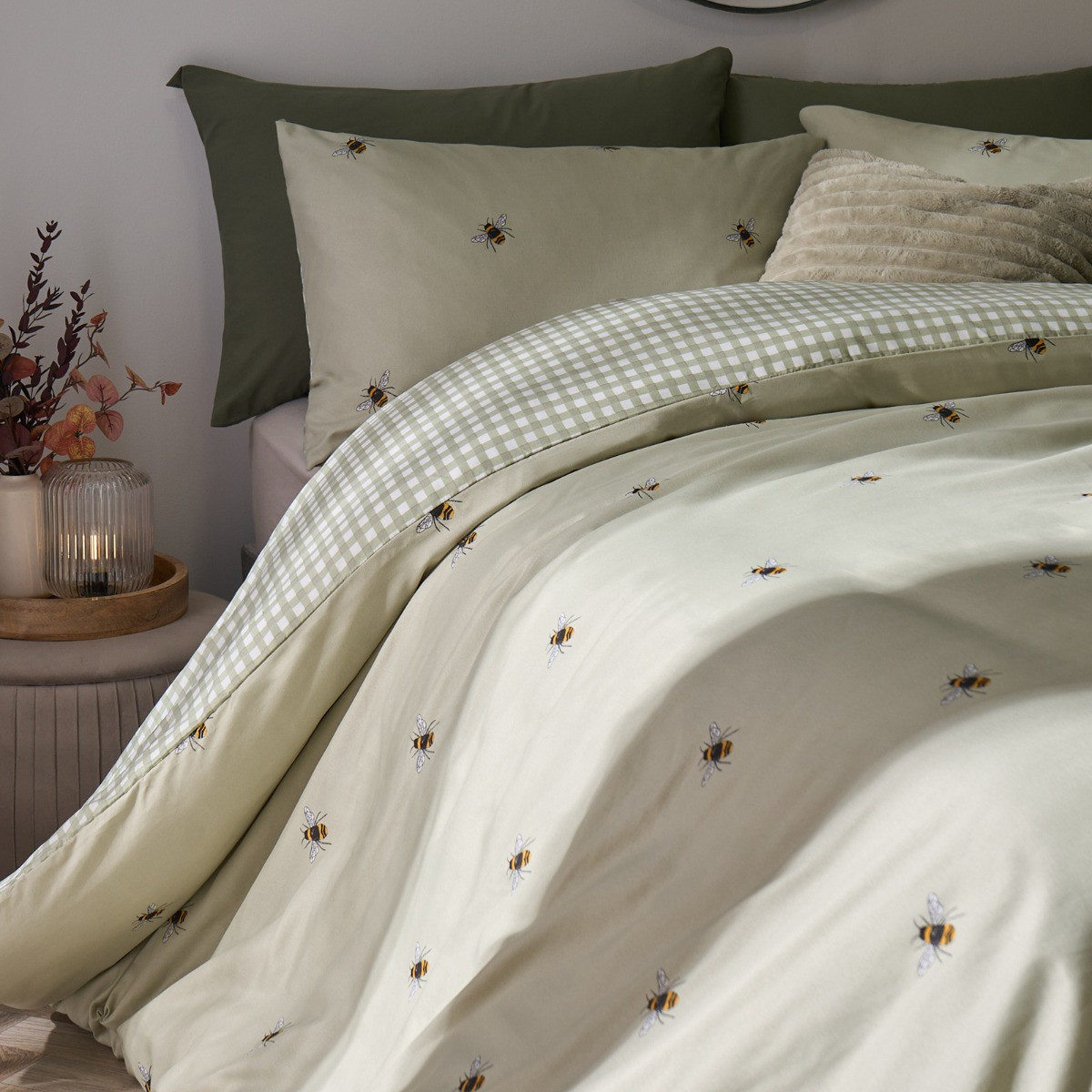 OHS Bee Print Reversible Gingham Duvet Cover Set - Sage>