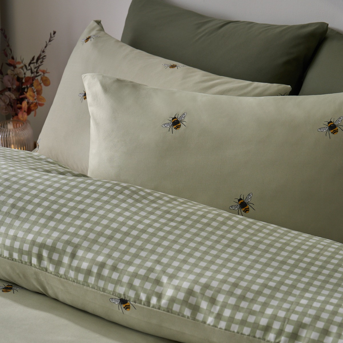 OHS Bee Print Reversible Gingham Duvet Cover Set - Sage>