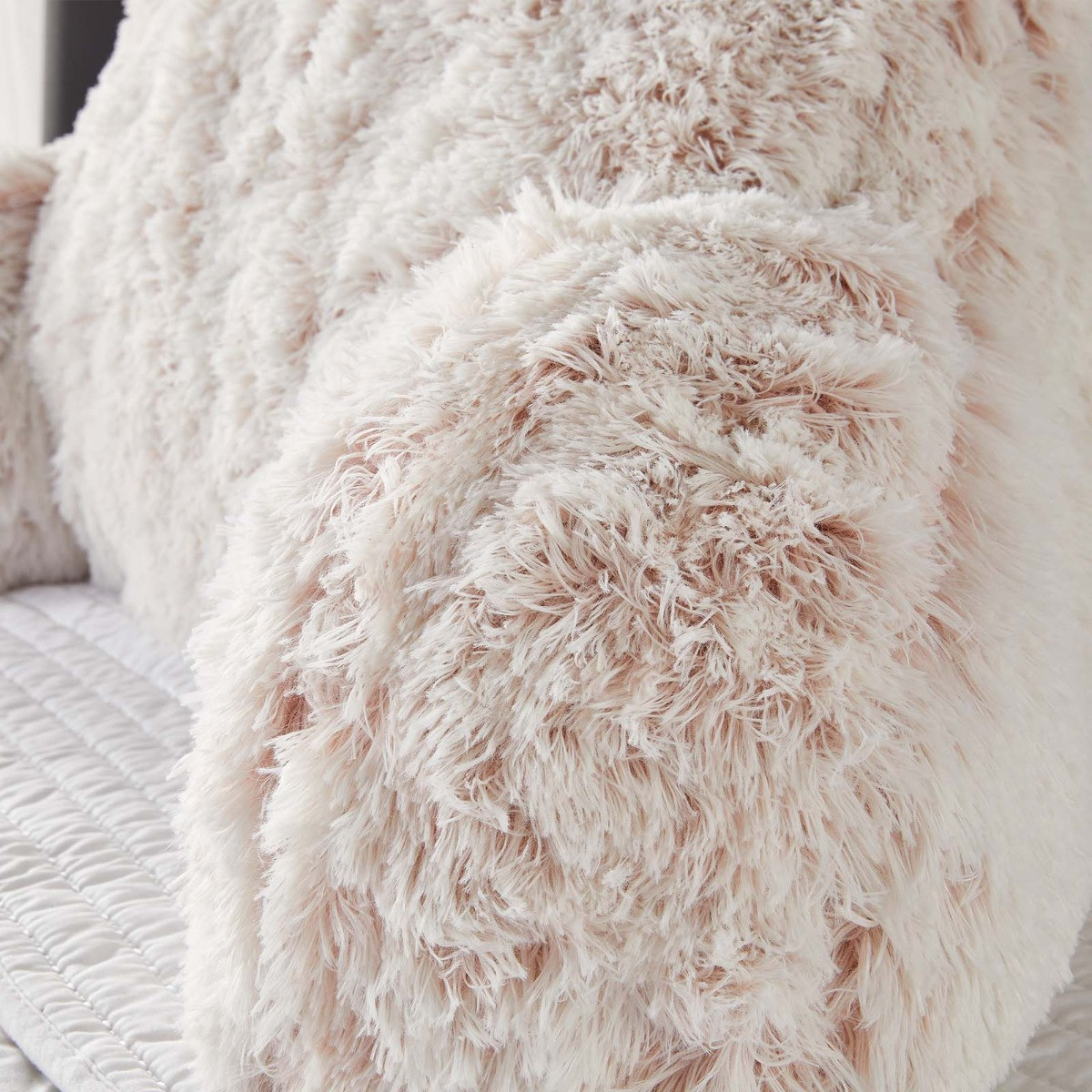 Huggleland Long Hair Cuddle Cushion - Pink>