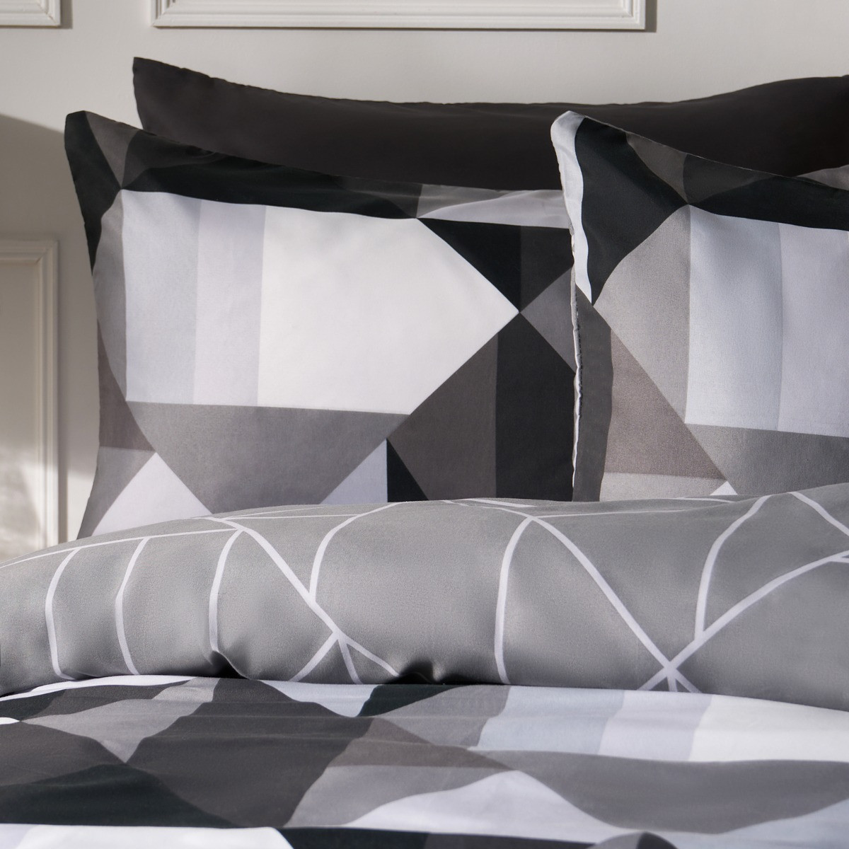 OHS Mason Retro Geometric Reversible Duvet Cover Set, Monochrome - Double>