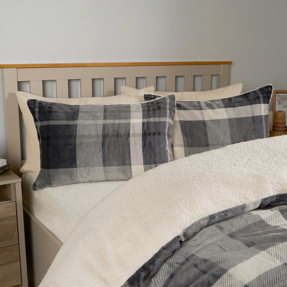 OHS Winsford Check Fleece Duvet Set - Grey>
