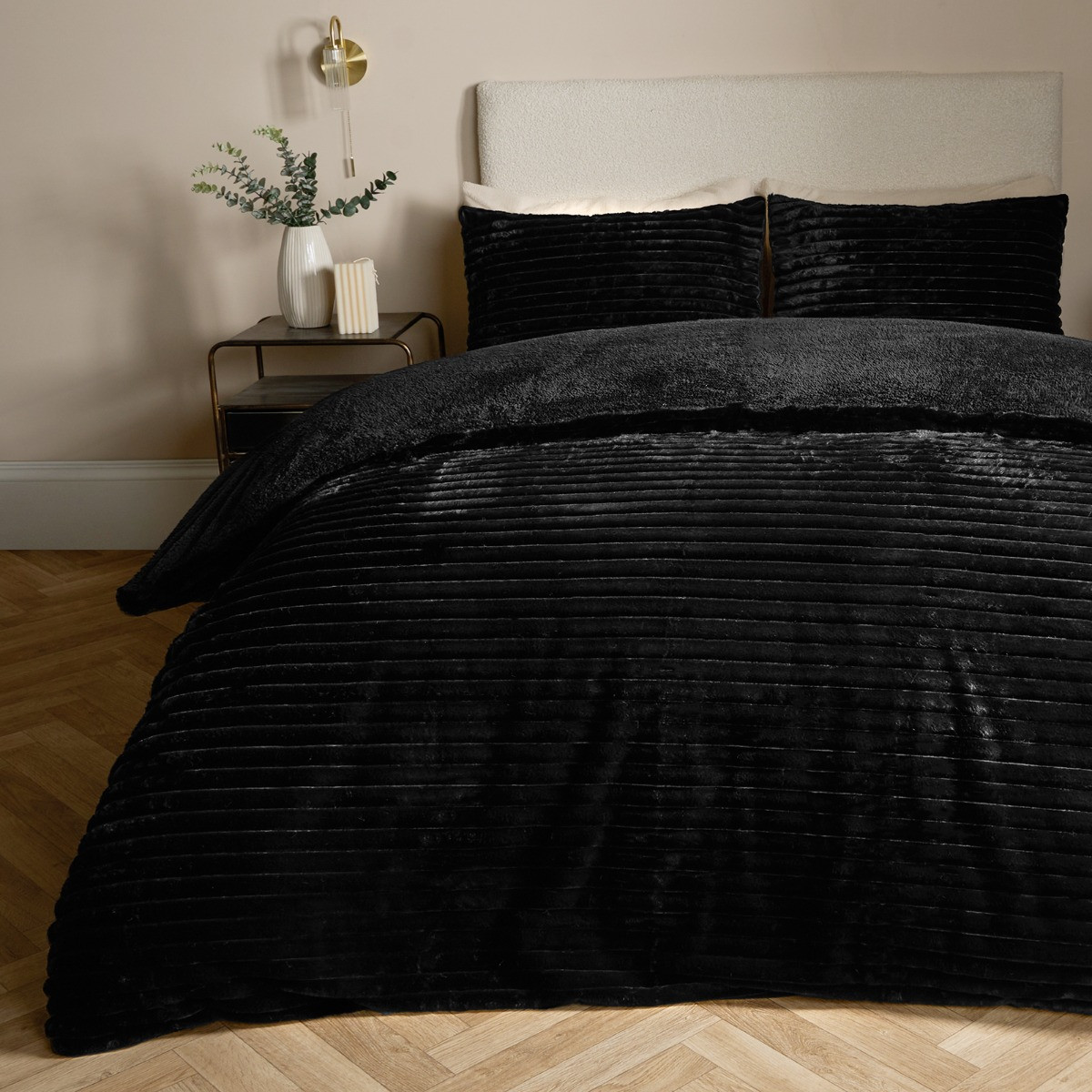 OHS Ribbed Faux Fur Duvet Set, Black - King>