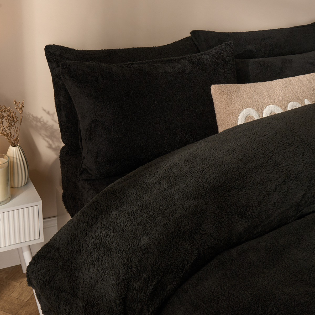 OHS Teddy Fleece Pillowcases - Black>