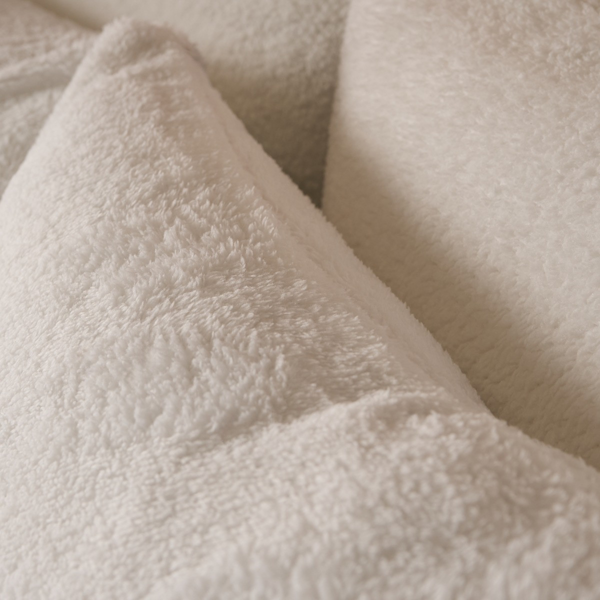 OHS Teddy Fleece Pillowcases - White>