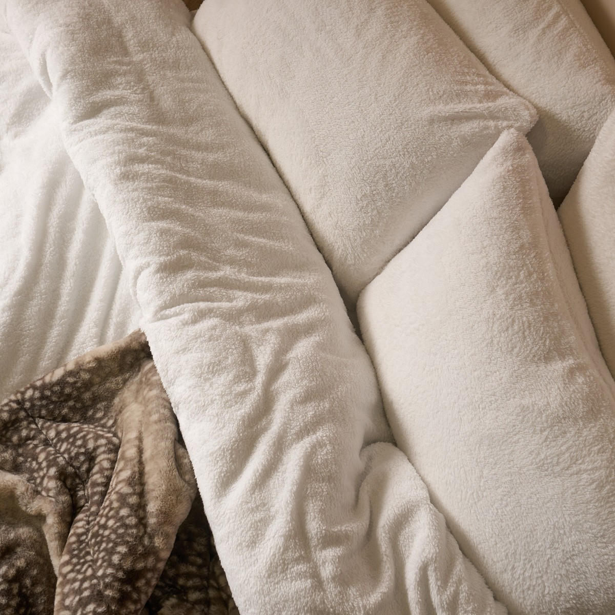 OHS Teddy Fleece Pillowcases - White>