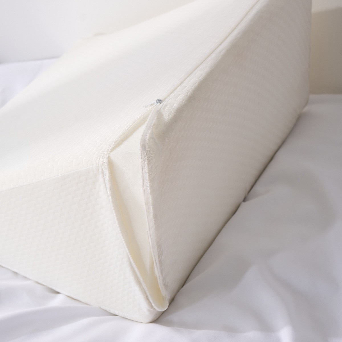 OHS Orthopaedic Foam Wedge Pillow - White>