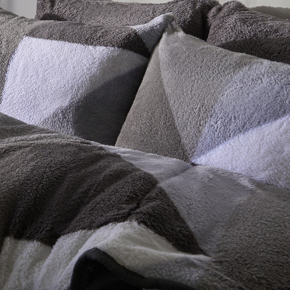 OHS Teddy Geometric Coverless 10.5 Duvet & Pillowcases, Grey - King>