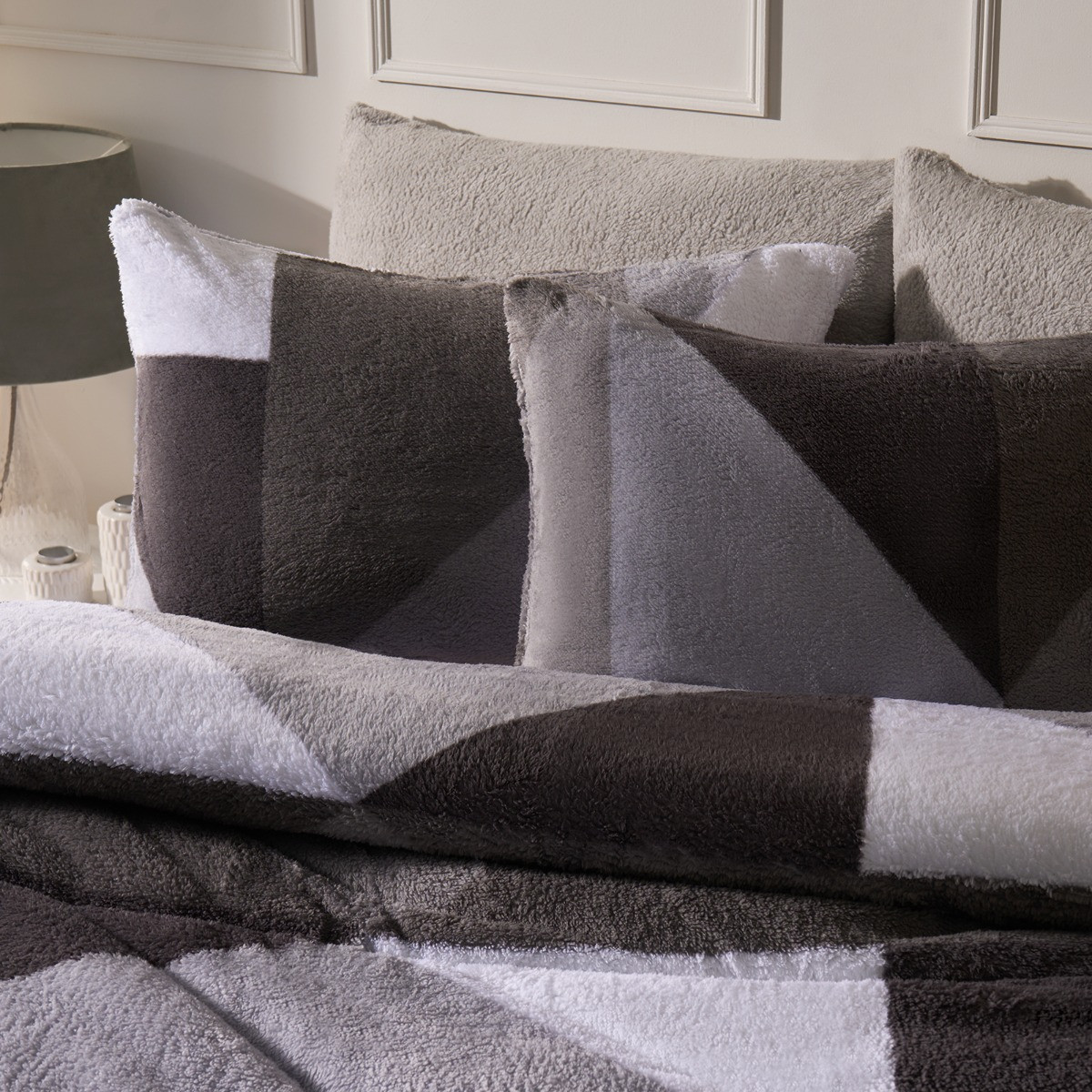 OHS Teddy Geometric Coverless 10.5 Duvet & Pillowcases - Grey>