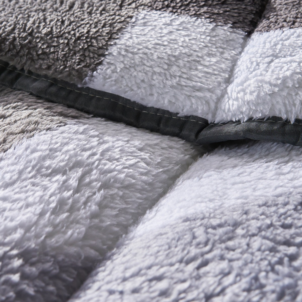 OHS Teddy Geometric Coverless 10.5 Duvet & Pillowcases, Grey - King>