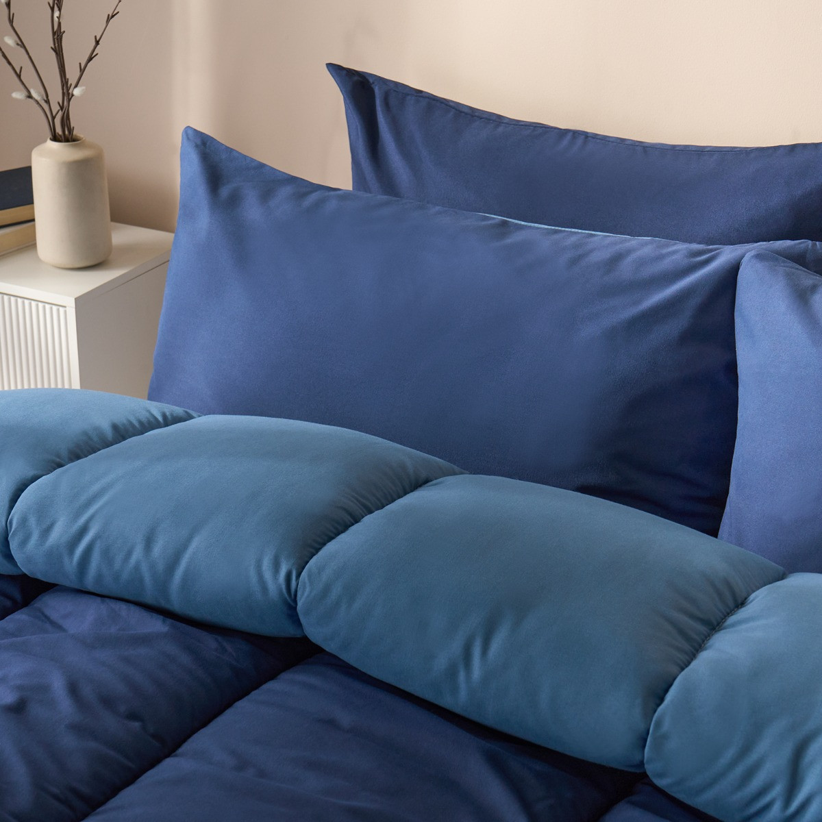 OHS Coverless 10.5 Tog Reversible Duvet & Pillowcase - Navy/Blue>